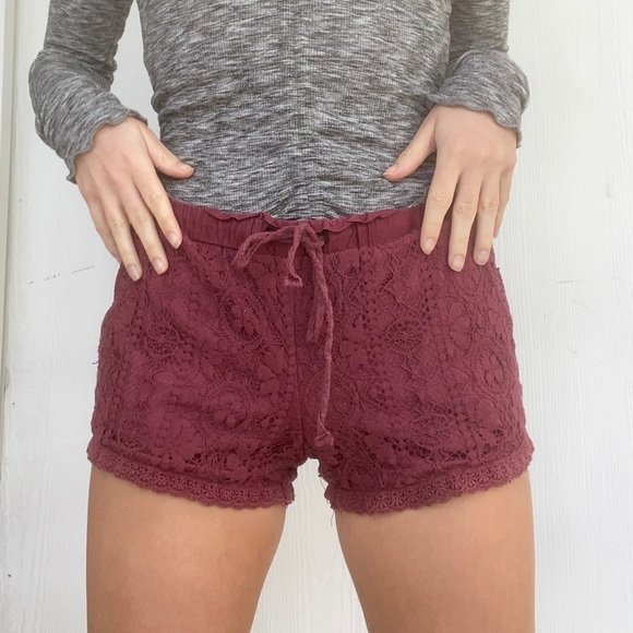 Red floral patterned shorts - Picture 2 of 3